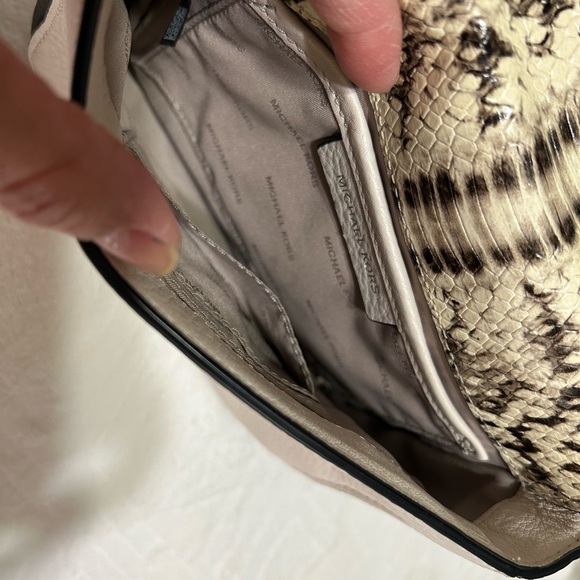 🔥Michael Kors Leather and Python Effect Crossbody Bag & match wallet🔥 - Picture 11 of 13